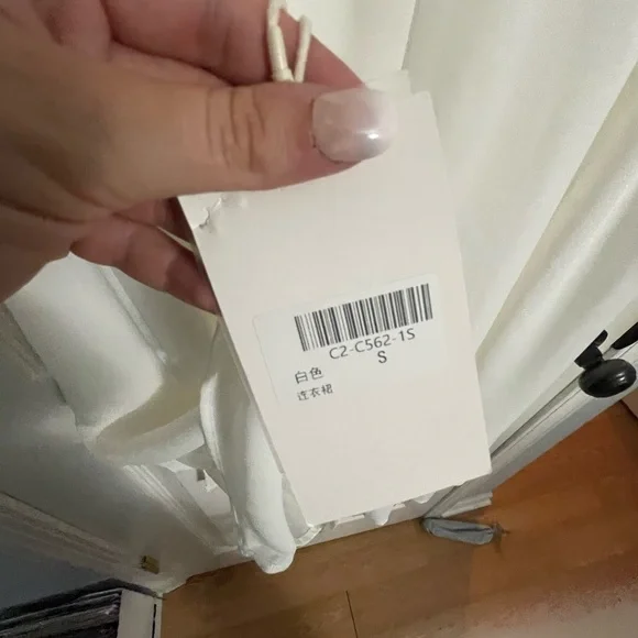 White flowy dress - Picture 5 of 6